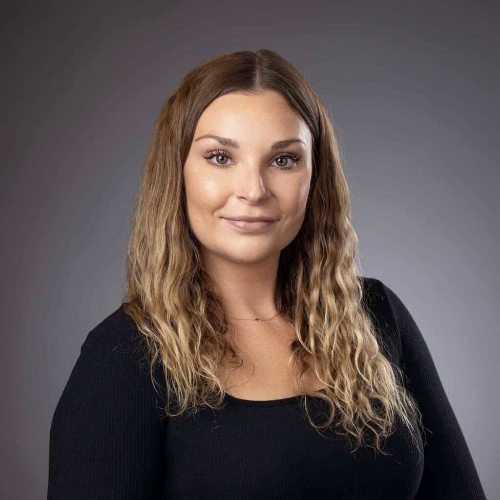 Headshot Jordan Plumb